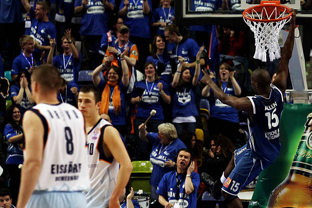 在防守时经 在防守时经